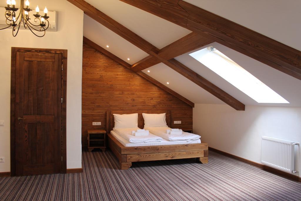 Shpatser hotel Briukhovychi Buitenkant foto