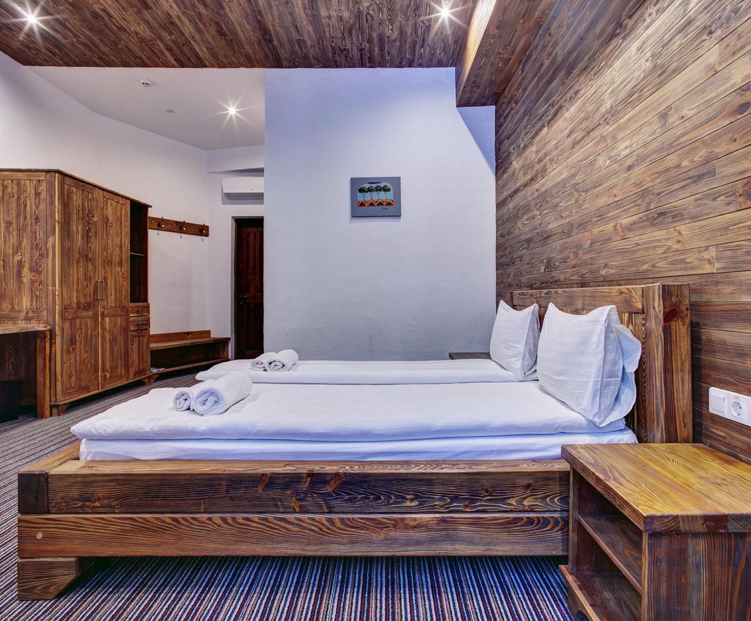 Shpatser hotel Briukhovychi Buitenkant foto